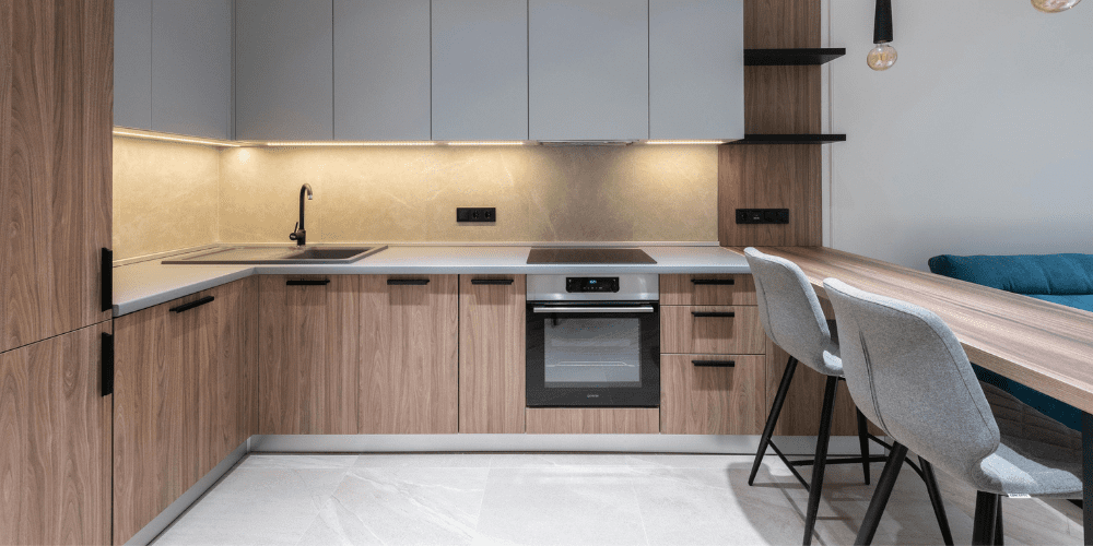Modern kitchen with breakfast bar